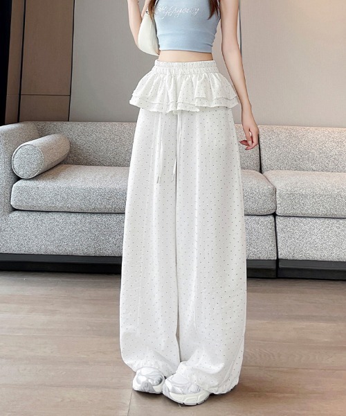 ReRe(リリ)の「ドット柄ウエストフリルワイドパンツ(その他パンツ・レディース・ホワイト・MEDIUM/LARGE/X-LARGE)」の1枚目の写真