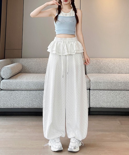 ReRe(リリ)の「ドット柄ウエストフリルワイドパンツ(その他パンツ・レディース・ホワイト・MEDIUM/LARGE/X-LARGE)」の3枚目の写真