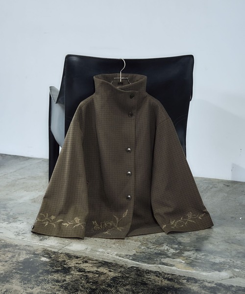 HARE(ハレ)の「ウーリーテックシシュウ2WAYミドルコート(HARE)(ノーカラーコート・レディース・ボルドー/ブラウン/ブラック・FREE)」の4枚目の写真