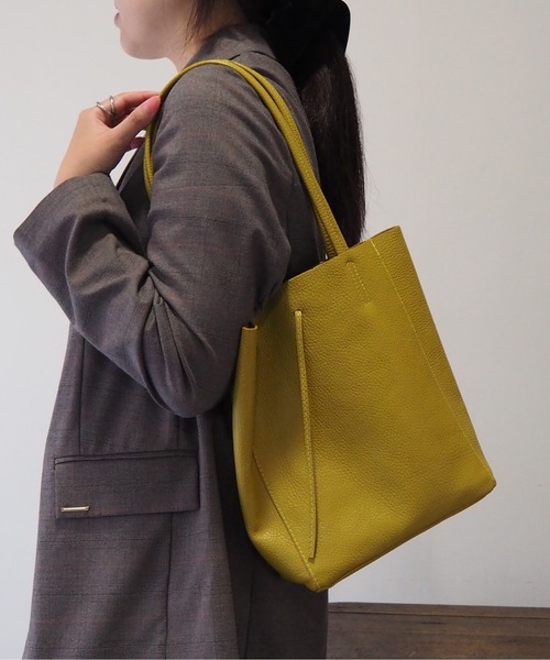 GUSCIO（グッシオ）の「【グッシオ メイドインイタリー】　レザートートバッグ 本革 カジュアル イタリア製 一枚革（トートバッグ・レディース・ブラック/ベージュ/シルバー/グリーン系その他/ライトブルー/ピンク/ゴールド・FREE）」の4枚目の写真