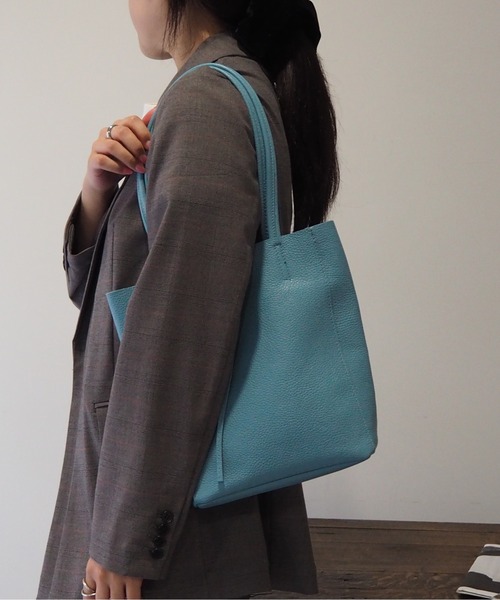 GUSCIO（グッシオ）の「【グッシオ メイドインイタリー】　レザートートバッグ 本革 カジュアル イタリア製 一枚革（トートバッグ・レディース・ブラック/ベージュ/シルバー/グリーン系その他/ライトブルー/ピンク/ゴールド・FREE）」の5枚目の写真