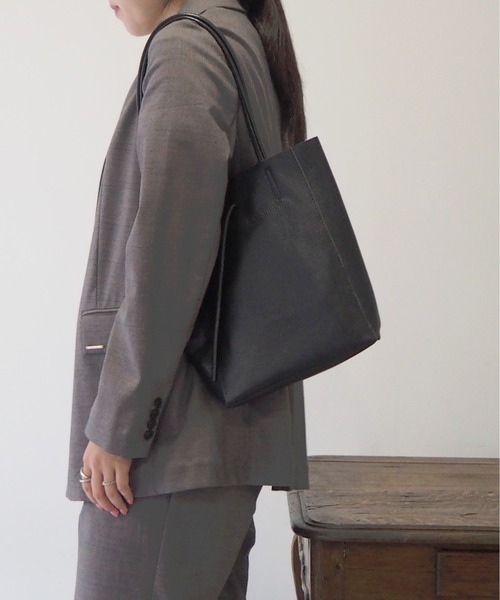 GUSCIO（グッシオ）の「【グッシオ メイドインイタリー】　レザートートバッグ 本革 カジュアル イタリア製 一枚革（トートバッグ・レディース・ブラック/ベージュ/シルバー/グリーン系その他/ライトブルー/ピンク/ゴールド・FREE）」の18枚目の写真