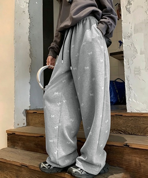 Miniministore(ミニミニストア)の「スウェットパンツバタフライ柄ワイドパンツ(スウェットパンツ・レディース・グレー/ブラック・FREE)」の1枚目の写真