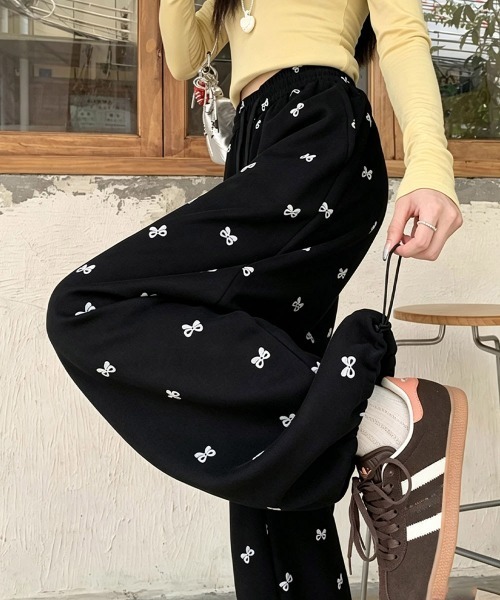 Miniministore(ミニミニストア)の「スウェットパンツバタフライ柄ワイドパンツ(スウェットパンツ・レディース・グレー/ブラック・FREE)」の2枚目の写真