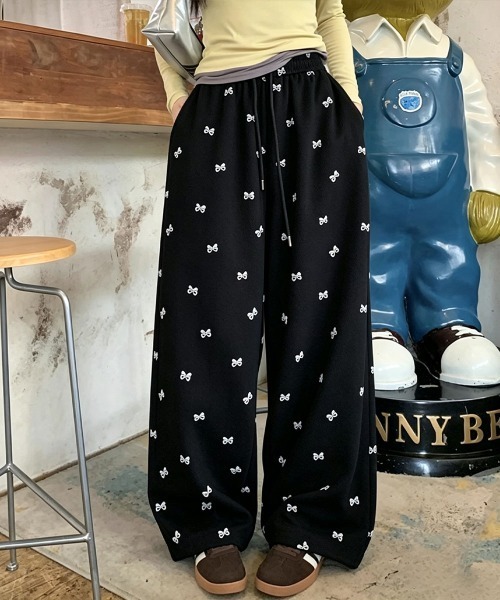 Miniministore(ミニミニストア)の「スウェットパンツバタフライ柄ワイドパンツ(スウェットパンツ・レディース・グレー/ブラック・FREE)」の16枚目の写真
