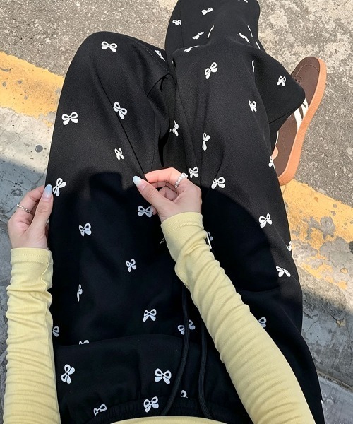 Miniministore(ミニミニストア)の「スウェットパンツバタフライ柄ワイドパンツ(スウェットパンツ・レディース・グレー/ブラック・FREE)」の17枚目の写真