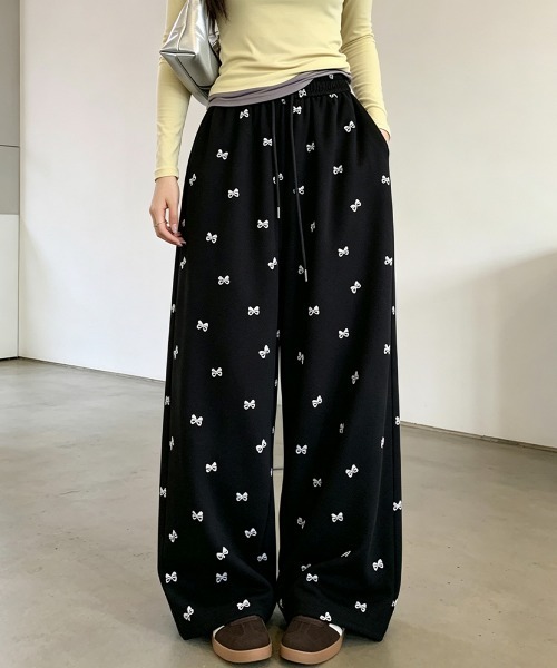 Miniministore(ミニミニストア)の「スウェットパンツバタフライ柄ワイドパンツ(スウェットパンツ・レディース・グレー/ブラック・FREE)」の4枚目の写真