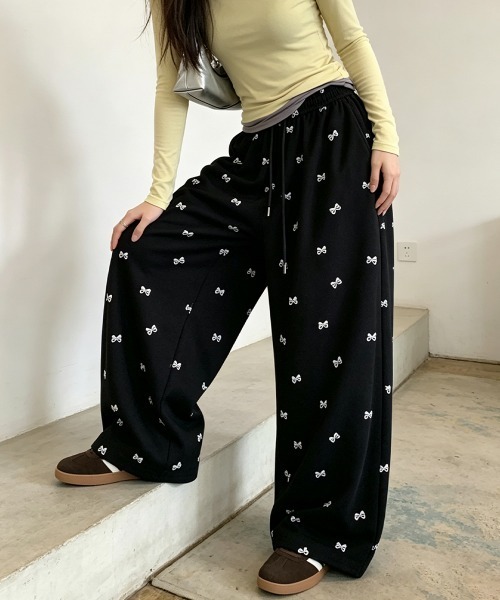 Miniministore(ミニミニストア)の「スウェットパンツバタフライ柄ワイドパンツ(スウェットパンツ・レディース・グレー/ブラック・FREE)」の5枚目の写真