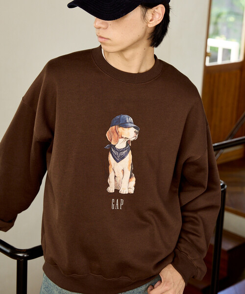 GAP(ギャップ)の「PUBLUX × GAP/ギャップ 別注 ドッグ グラフィック プリント 裏起毛 スウェット 限定展開(スウェット・メンズ・ネイビー/ブラウン/ピンク/ライトグレー・SMALL/MEDIUM/LARGE)」の3枚目の写真
