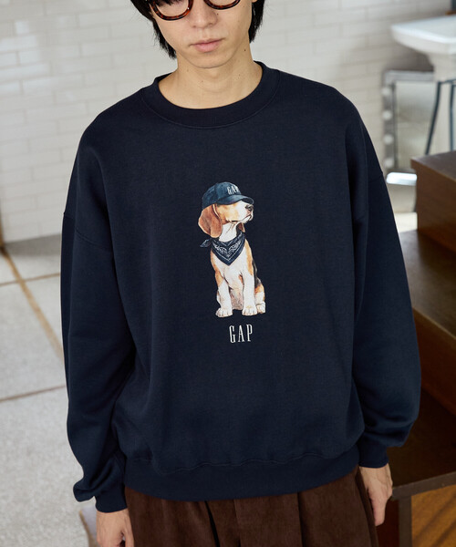 GAP(ギャップ)の「PUBLUX × GAP/ギャップ 別注 ドッグ グラフィック プリント 裏起毛 スウェット 限定展開(スウェット・メンズ・ネイビー/ブラウン/ピンク/ライトグレー・SMALL/MEDIUM/LARGE)」の12枚目の写真