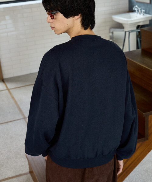 GAP(ギャップ)の「PUBLUX × GAP/ギャップ 別注 ドッグ グラフィック プリント 裏起毛 スウェット 限定展開(スウェット・メンズ・ネイビー/ブラウン/ピンク/ライトグレー・SMALL/MEDIUM/LARGE)」の11枚目の写真