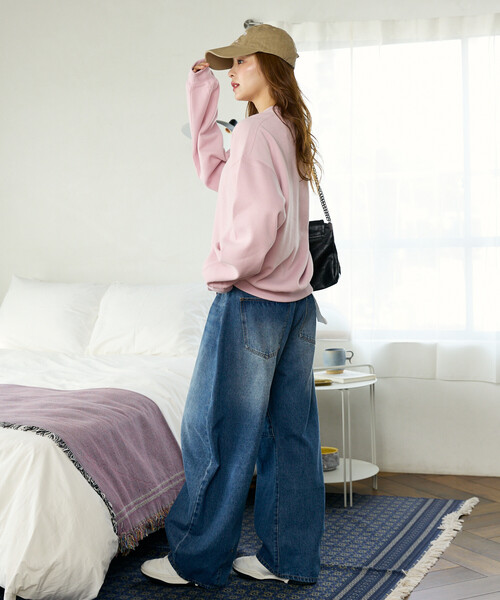 GAP(ギャップ)の「PUBLUX × GAP/ギャップ 別注 ドッグ グラフィック プリント 裏起毛 スウェット 限定展開(スウェット・メンズ・ネイビー/ブラウン/ピンク/ライトグレー・SMALL/MEDIUM/LARGE)」の21枚目の写真