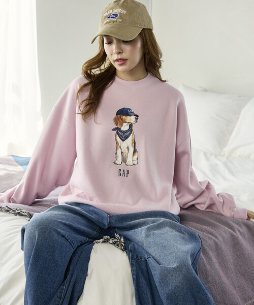 GAP(ギャップ)の「PUBLUX × GAP/ギャップ 別注 ドッグ グラフィック プリント 裏起毛 スウェット 限定展開(スウェット・メンズ・ネイビー/ブラウン/ピンク/ライトグレー・SMALL/MEDIUM/LARGE)」の19枚目の写真
