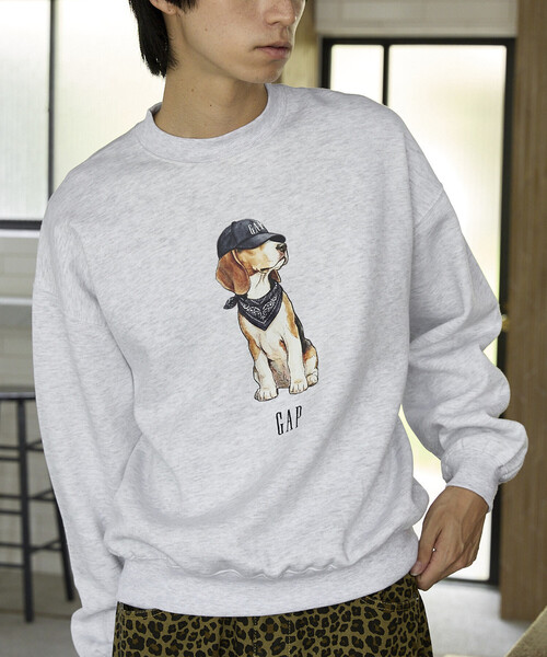 GAP(ギャップ)の「PUBLUX × GAP/ギャップ 別注 ドッグ グラフィック プリント 裏起毛 スウェット 限定展開(スウェット・メンズ・ネイビー/ブラウン/ピンク/ライトグレー・SMALL/MEDIUM/LARGE)」の17枚目の写真