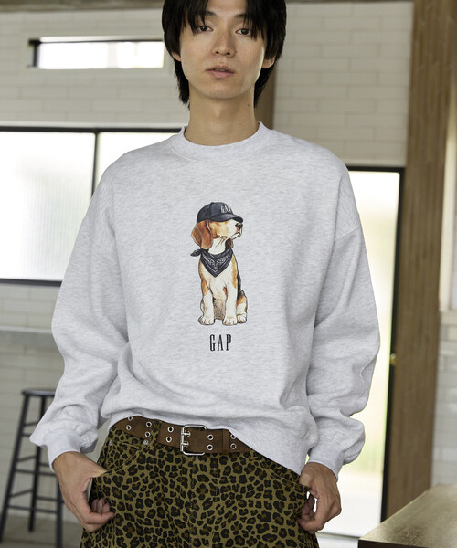 GAP(ギャップ)の「PUBLUX × GAP/ギャップ 別注 ドッグ グラフィック プリント 裏起毛 スウェット 限定展開(スウェット・メンズ・ネイビー/ブラウン/ピンク/ライトグレー・SMALL/MEDIUM/LARGE)」の15枚目の写真