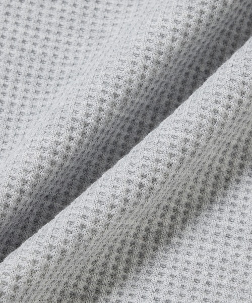 LACOSTE(ラコステ)の「【オンライン限定】LACOSTE オーバーサイズ ワンポイント刺繍ロゴ ヘンリーネック長袖Tシャツ / ワッフルカットソー(Tシャツ/カットソー・メンズ・グレー/ネイビー/カーキ・5/4/6/2/3)」の4枚目の写真