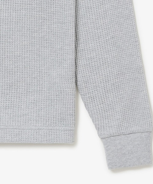 LACOSTE(ラコステ)の「【オンライン限定】LACOSTE オーバーサイズ ワンポイント刺繍ロゴ ヘンリーネック長袖Tシャツ / ワッフルカットソー(Tシャツ/カットソー・メンズ・グレー/ネイビー/カーキ・5/4/6/2/3)」の8枚目の写真