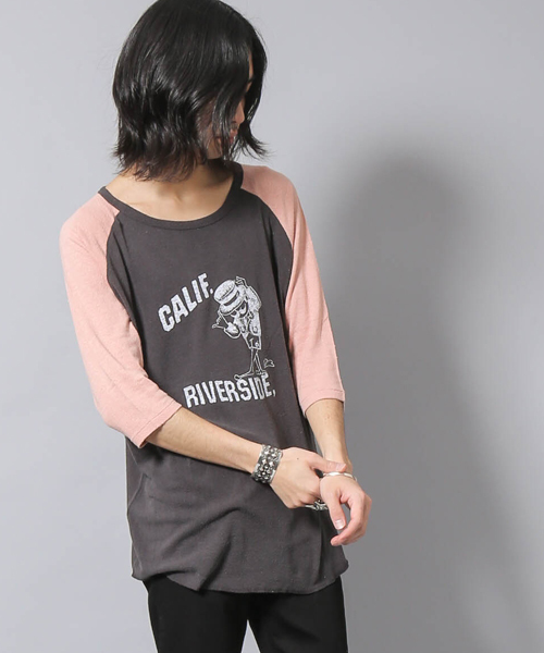 AMERICAN RAG CIE(アメリカンラグシー)の「AMERICAN RAG CIE シルク100%ラグランTシャツ「CALIF. RIVERSIDE,」【WEB限定】(Tシャツ/カットソー・メンズ・オフホワイト/ブラック系その他/ネイビー・2/3/1)」の3枚目の写真