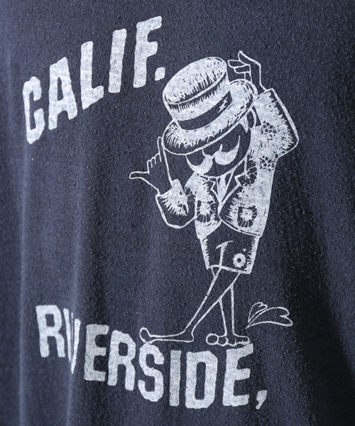 AMERICAN RAG CIE(アメリカンラグシー)の「AMERICAN RAG CIE シルク100%ラグランTシャツ「CALIF. RIVERSIDE,」【WEB限定】(Tシャツ/カットソー・メンズ・オフホワイト/ブラック系その他/ネイビー・2/3/1)」の1枚目の写真