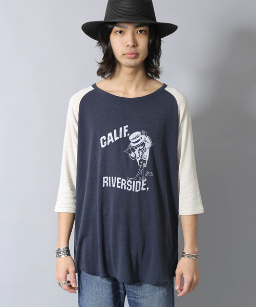 AMERICAN RAG CIE(アメリカンラグシー)の「AMERICAN RAG CIE シルク100%ラグランTシャツ「CALIF. RIVERSIDE,」【WEB限定】(Tシャツ/カットソー・メンズ・オフホワイト/ブラック系その他/ネイビー・2/3/1)」の4枚目の写真
