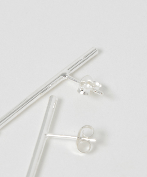 ieLS（イエルズ）の「「ieLS」SV925 シルバー バンブーピアス（ピアス（両耳用）・レディース・シルバー・ONE SIZE）」の2枚目の写真