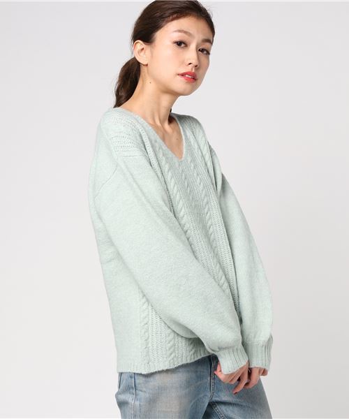earth music&ecology（アースミュージックアンドエコロジー）の「・細ケーブルVネックニットプルオーバー（ニット/セーター・レディース・ベージュ/ミント/ピンクベージュ/ネイビー/アイボリー/ライトグレー・FREE）」の4枚目の写真