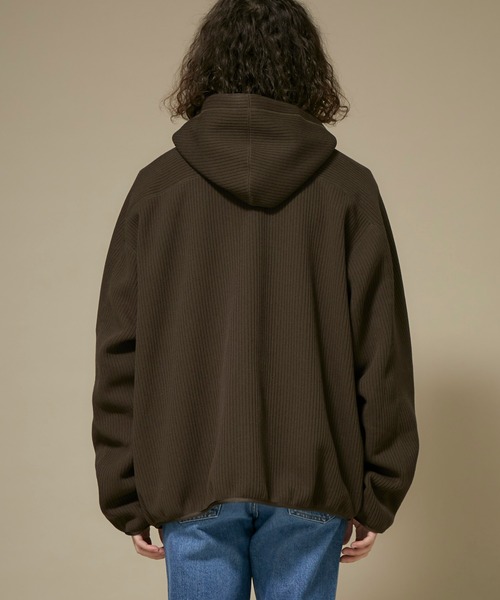 Name.（ネーム）の「【Name.】クオータ-ニットハーフジップパーカー / NMCU-19AW-013（パーカー・メンズ・ネイビー/ブラウン・1/2）」の18枚目の写真