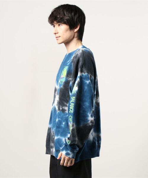 RVCA(ルーカ)の「RVCA メンズ 【TETSUNORI TAWARAYA】 PIPER TIEDYE CREW トレーナー【2020年秋冬モデル】/ルーカ スウェット タイダイ 袖プリント バックプリント(スウェット・メンズ・ブルー系その他・SMALL/MEDIUM/LARGE)」の2枚目の写真