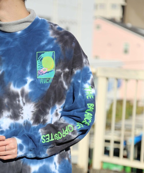 RVCA(ルーカ)の「RVCA メンズ 【TETSUNORI TAWARAYA】 PIPER TIEDYE CREW トレーナー【2020年秋冬モデル】/ルーカ スウェット タイダイ 袖プリント バックプリント(スウェット・メンズ・ブルー系その他・SMALL/MEDIUM/LARGE)」の15枚目の写真