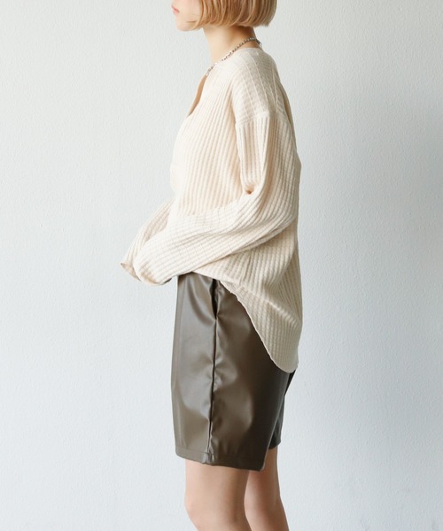 Auntie Rosa Holiday(アンティローザホリデー)の「フェイクレザーハーフパンツ(その他パンツ・レディース・ブラック/ベージュ/カーキ・FREE)」の7枚目の写真