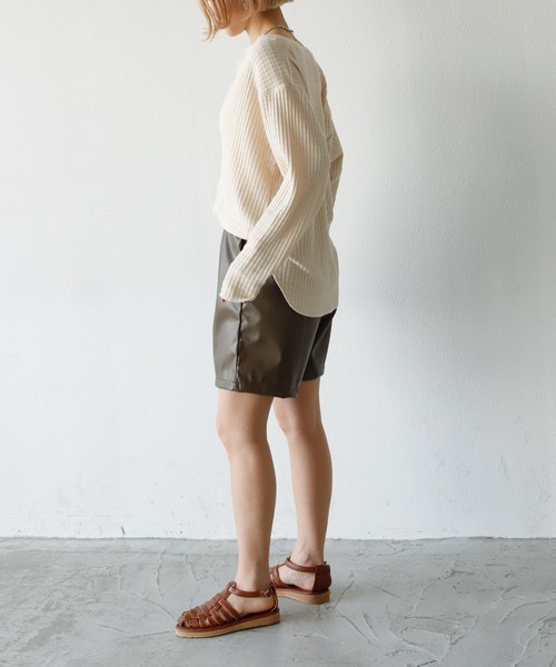 Auntie Rosa Holiday(アンティローザホリデー)の「フェイクレザーハーフパンツ(その他パンツ・レディース・ブラック/ベージュ/カーキ・FREE)」の6枚目の写真