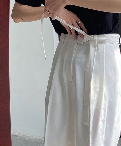 WESTBOY(ウエストボーイ)の「【COLN】Slacks Big Silhouette Flare Cut Two Tuck(スラックス・メンズ・ブラック/ホワイト・M/XL/L)」の5枚目の写真