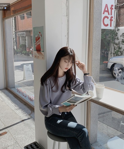 Girly Doll（ガーリードール）の「ギャザーボリューム袖ブラウス（シャツ/ブラウス・レディース・オフホワイト/ブルー/ブラック/ピンクベージュ/ミント/グレイッシュベージュ/ネイビー/グレー/ベージュ・M/L）」の13枚目の写真