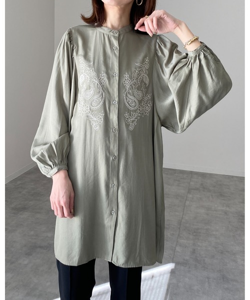 She's Closet（シーズクローゼット）の「刺繍入りバンドカラーチュニックブラウス（チュニック・レディース・オリーブ/アイボリー/ダークブルー・FREE）」の21枚目の写真