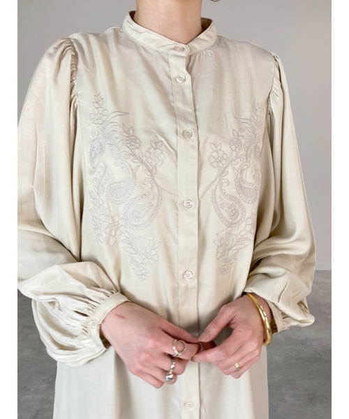 She's Closet（シーズクローゼット）の「刺繍入りバンドカラーチュニックブラウス（チュニック・レディース・オリーブ/アイボリー/ダークブルー・FREE）」の20枚目の写真