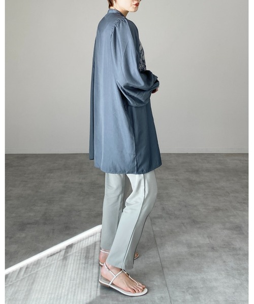 She's Closet（シーズクローゼット）の「刺繍入りバンドカラーチュニックブラウス（チュニック・レディース・オリーブ/アイボリー/ダークブルー・FREE）」の15枚目の写真