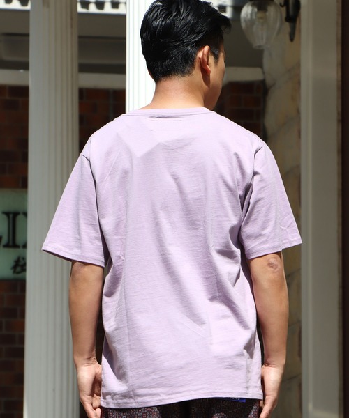 UNIVERSAL OVERALL(ユニバーサルオーバーオール)の「UNIVERSAL OVERALL/ユニバーサルオーバーオール SALOON GRAPHIC TEE 半袖Tシャツ(Tシャツ/カットソー・メンズ・チャコール/ホワイト/グレー/ラベンダー・L/M/XL)」の16枚目の写真