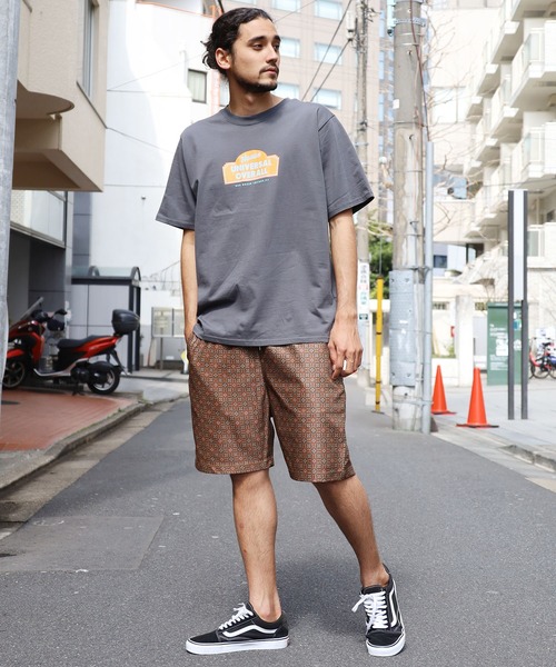 UNIVERSAL OVERALL(ユニバーサルオーバーオール)の「UNIVERSAL OVERALL/ユニバーサルオーバーオール SALOON GRAPHIC TEE 半袖Tシャツ(Tシャツ/カットソー・メンズ・チャコール/ホワイト/グレー/ラベンダー・L/M/XL)」の13枚目の写真