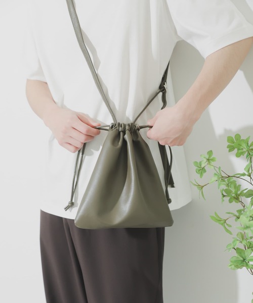 SENSE OF PLACE by URBAN RESEARCH（センスオブプレイスバイアーバンリサーチ）の「フェイクレザーキンチャクショルダーバッグ（バックパック/リュック・メンズ・チャコールグレー/ブラック/カーキ/ライトベージュ・ONE）」の7枚目の写真