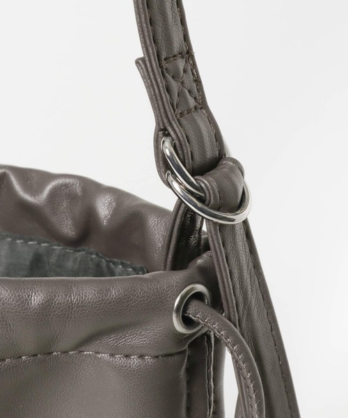 SENSE OF PLACE by URBAN RESEARCH（センスオブプレイスバイアーバンリサーチ）の「フェイクレザーキンチャクショルダーバッグ（バックパック/リュック・メンズ・チャコールグレー/ブラック/カーキ/ライトベージュ・ONE）」の14枚目の写真