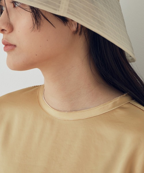 ADAM ET ROPE'(アダムエロペ)の「サテンTブラウス(Tシャツ/カットソー・レディース・ベージュ/オフホワイト・FREE)」の7枚目の写真