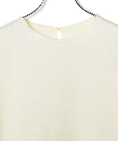 ADAM ET ROPE'(アダムエロペ)の「サテンTブラウス(Tシャツ/カットソー・レディース・ベージュ/オフホワイト・FREE)」の4枚目の写真