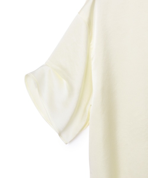 ADAM ET ROPE'(アダムエロペ)の「サテンTブラウス(Tシャツ/カットソー・レディース・ベージュ/オフホワイト・FREE)」の3枚目の写真