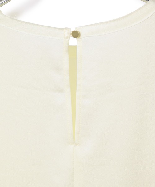 ADAM ET ROPE'(アダムエロペ)の「サテンTブラウス(Tシャツ/カットソー・レディース・ベージュ/オフホワイト・FREE)」の16枚目の写真