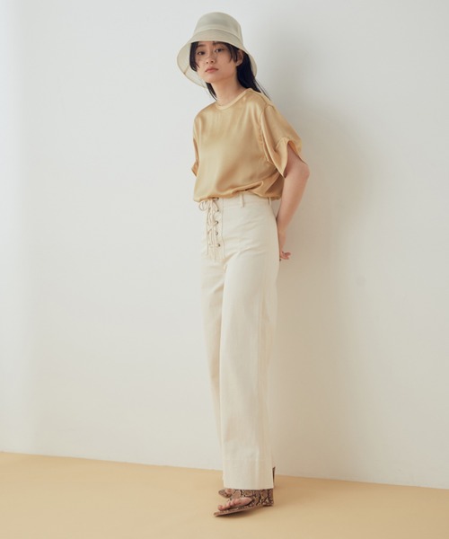 ADAM ET ROPE'(アダムエロペ)の「サテンTブラウス(Tシャツ/カットソー・レディース・ベージュ/オフホワイト・FREE)」の10枚目の写真