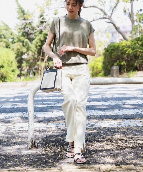 La-gemme(ラジェム)の「サイドスリットデニムパンツ(デニムパンツ・レディース・インディゴブルー/ホワイト/ブラック・M/L)」の1枚目の写真