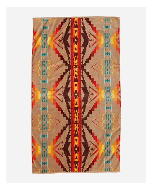 PENDLETON（ペンドルトン）の「OVERSIZED JACQUARD TOWEL（タオル・メンズ・コーラル/レッド/ダークグレー/ブラック系その他/ブラック系その他3/ベージュ系その他3/ネイビー/ライトグレー/ブラック/グレー系その他/ブラウン系その他2/ベージュ系その他2/ブルー系その他/ブラウン/タン/その他2/ベージュ系その他/ブラック系その他4/グレー/アクア/ブラウン系その他/その他1/グリーン系その他/ブラック×ホワイト/その他4/ベージュ系その他5/ベージュ系その他4/ターコイズブルー・ONE SIZE）」の14枚目の写真