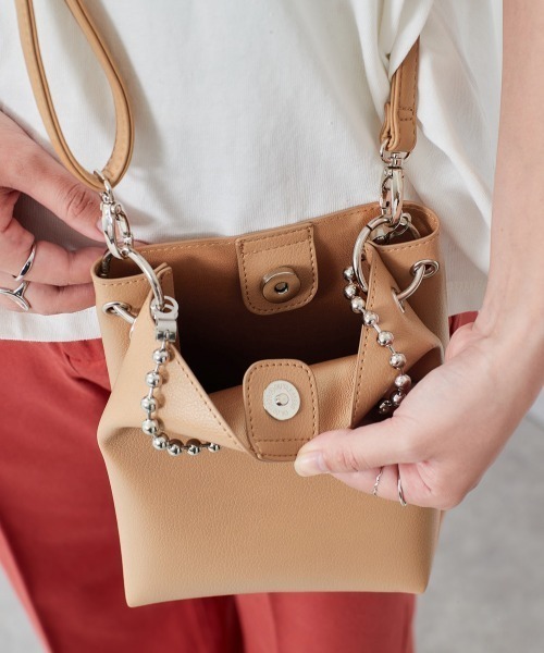 cepo（セポ）の「ボールチェーンミニショルダー（ショルダーバッグ・レディース・ブラック/ベージュ・FREE）」の3枚目の写真
