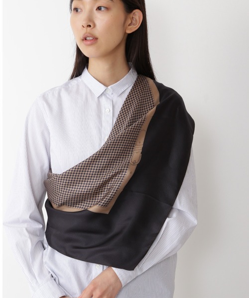 human woman(ヒューマンウーマン)の「◆オリジナル大判スカーフ(ストール/ショール・レディース・ダークインディゴブルー/クリアブラウン・フリ-)」の2枚目の写真