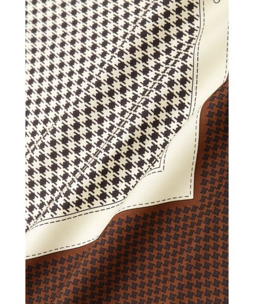 human woman(ヒューマンウーマン)の「◆オリジナル大判スカーフ(ストール/ショール・レディース・ダークインディゴブルー/クリアブラウン・フリ-)」の4枚目の写真